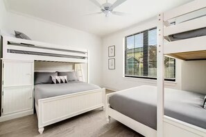 3 bedrooms, in-room safe, desk, iron/ironing board