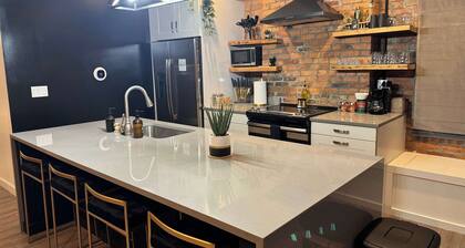 Short North/Downtown | Steps to High St | Walk to Convention Ctr | 5.8K+ Reviews