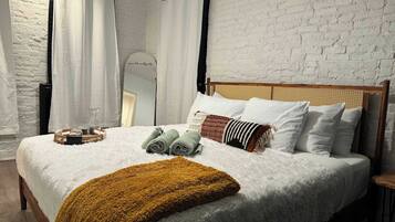 2 habitaciones, tabla de planchar con plancha y cuna de viaje