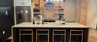 Short North - Parking Free - King Bed - Convention