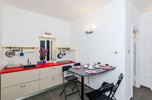 Private kitchen - Apartments Eos & Vespera - Studio Apartment With Terrace and Garden View (Dubrovnik)