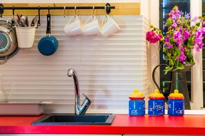 Apartment | Eigene Küche | Kühlschrank, Herdplatte, Wasserkocher, Toaster