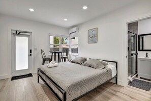 Skrivebord, strygejern/strygebræt, weekendseng, gratis Wi-Fi