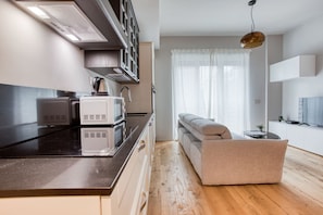 Fridge, microwave, oven, stovetop
