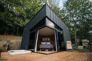 Deluxe Cabin | Minibar, in-room safe, individually decorated, laptop workspace - PurpleVague (Runcu)