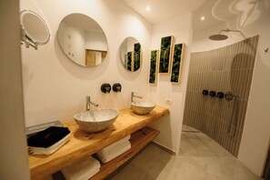 Bathroom - PurpleVague (Runcu)