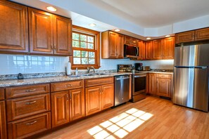 Fridge, microwave, oven, stovetop - Owl`s Nest by Sea Maine (East Boothbay)