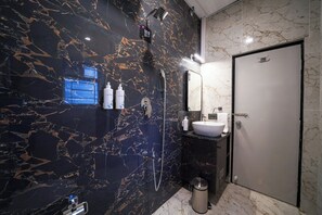 Basic Double Room | Bathroom