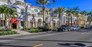 Exterior - Charming Naples Retreat – Your Perfect Getaway! (Naples)