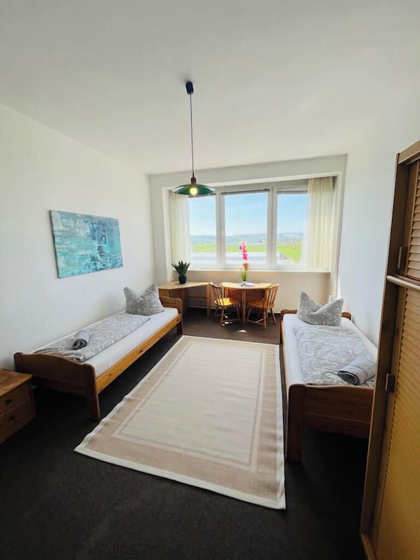 Chambre, 2 lits une place
