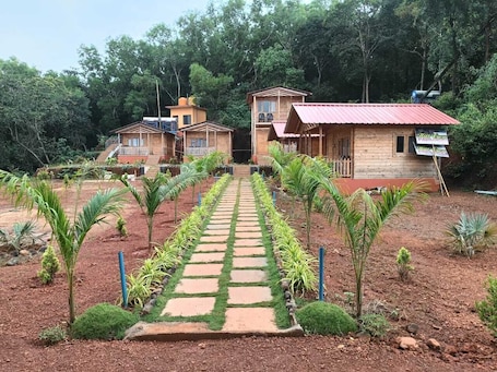 Entrada de la propiedad. Hill View Paradise