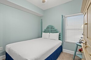 3 عدّة غرف نوم ومكواة/لوح كي وواي فاي مجانًا وملاءات أسرّة