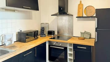 Køleskab, mikrobølgeovn, ovn, kaffe-/temaskine