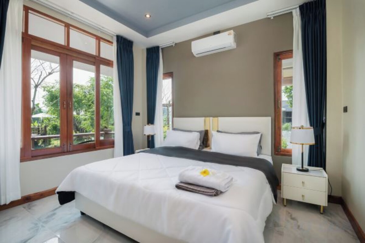 WiFi (free), bed sheets