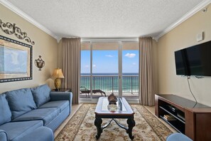 テレビ、卓球台