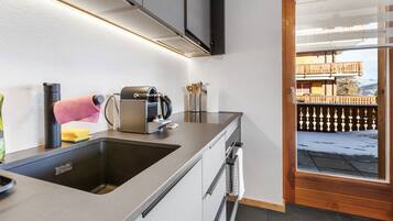 Kühlschrank, Ofen, Herdplatte, Geschirrspüler