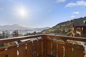 Property grounds - Chalet apartment with balcony and view of the Alps (Ollon)