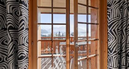Appartement chalet, balcon et vue sur les Alpes