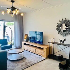 Appartement Luxe, 1 grand lit, cuisine, vue jardin | Coin séjour