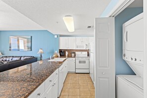 Køleskab, mikrobølgeovn, ovn, kogeplade