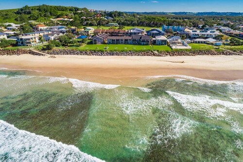 Absolute Beachfront Apartments 2B