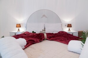 2 عدّة غرف نوم ومكتب ومكواة/لوح كي وسرير سفر