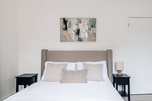 2 habitaciones, tabla de planchar con plancha, wifi y ropa de cama 
