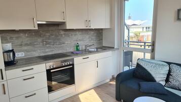 Køleskab, mikrobølgeovn, ovn, kogeplade