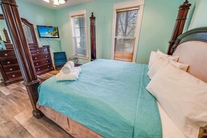 4 bedrooms, iron/ironing board, free WiFi, bed sheets