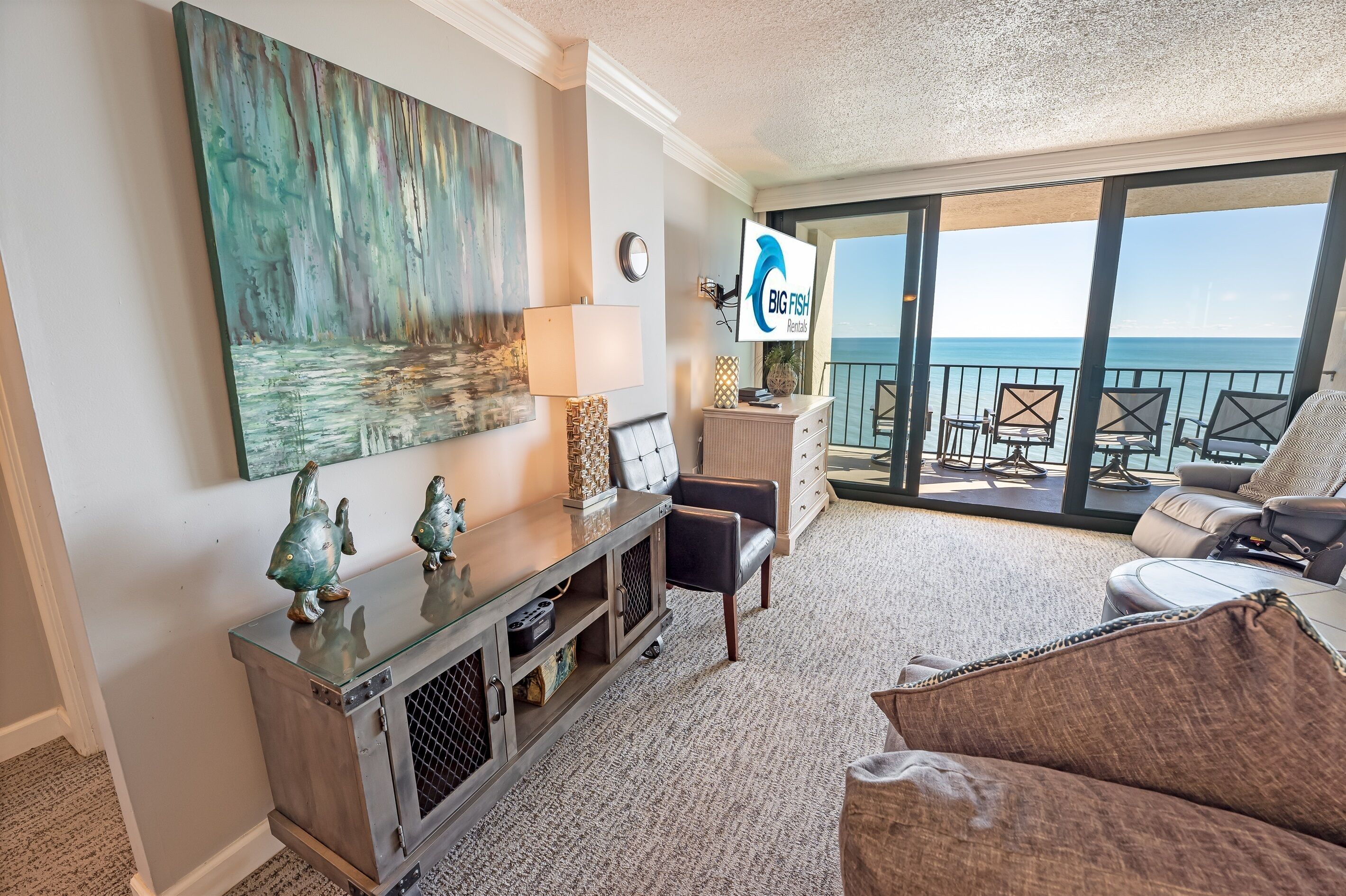 Amazing Living Room with Stunning Views🌊☀️