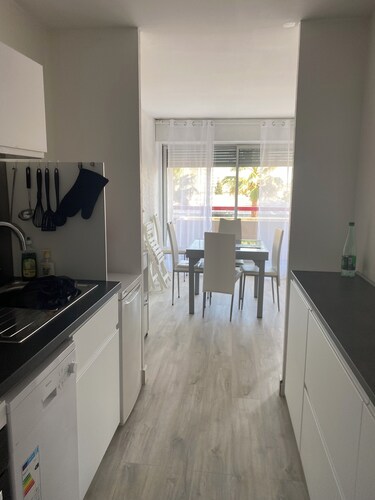 Large T3 with sea/mountain view, 2mn from the beach 