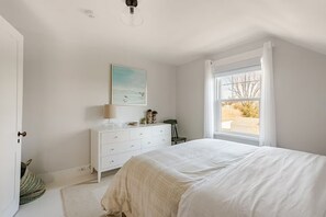 3 habitaciones, tabla de planchar con plancha y cuna de viaje 