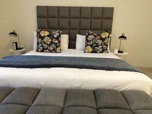 Double Room, Patio, Pool View - The Homestead Villa (Johannesburg)