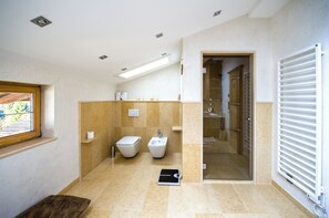 Shower, hair dryer, bidet, towels - Buccara Penthouse Apartment Kitzbuhel (Kitzbühel)