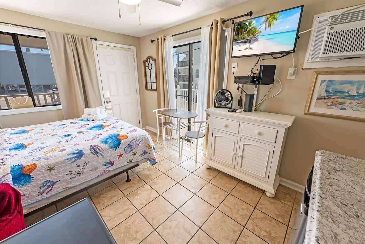 1 slaapkamer, een strijkplank/strijkijzer, gratis wifi, beddengoed