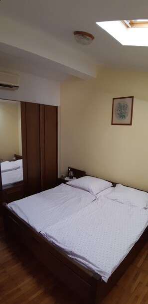 2 Schlafzimmer, Reisekinderbett, WLAN, Bettwäsche