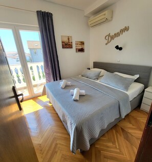 1 bedroom, travel cot, WiFi, bed sheets