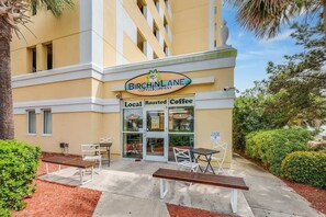 تناول الطعام بالخارج