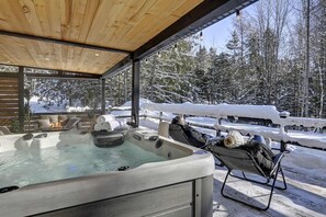 Outdoor spa tub - Refuge Tremblant Spa Ski 11min (Lac-Supérieur)