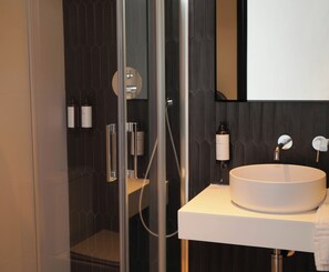 Shared Dormitory, Women only | Bathroom - Sweet Sevilla Hostel  (Seville)