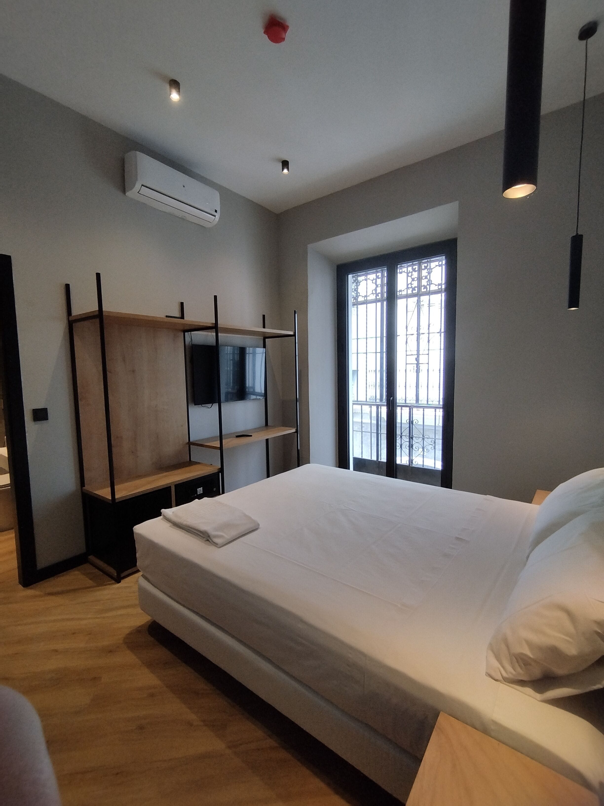 基本雙人房 | 客房內保險箱、隔音、熨斗/熨衣板、免費無線上網