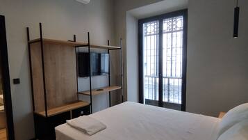 基础双人房 | 客房内保险箱、隔音、熨斗/熨板、免费 WiFi