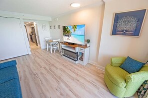 TV - Renovated High-Level,Direct Oceanfront,Nice Suite! (Myrtle Beach)