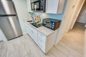 Fridge, microwave, stovetop, dishwasher