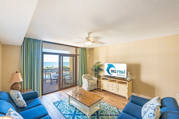 Amazing Living Room with Stunning Views🌊☀️