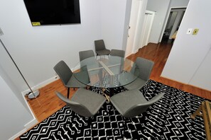 Apartment, 4 Bedrooms, City View | Dining