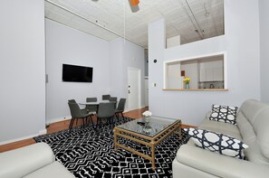 Living area - Fancy 4br Apt in Tribeca! Heart of Manhattan (New York)