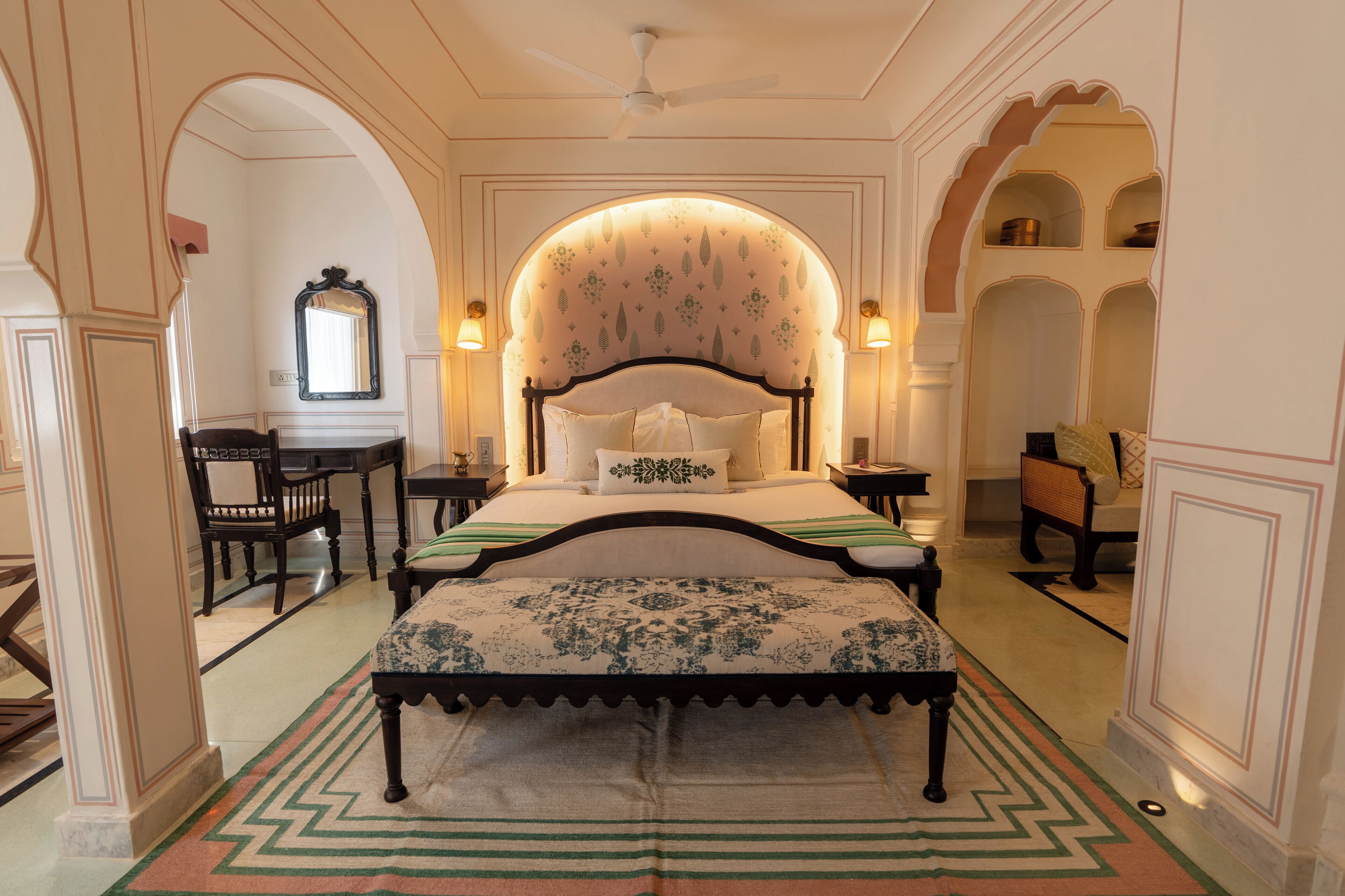 Deluxe Suite | 1 bedroom, in-room safe, iron/ironing board, free WiFi