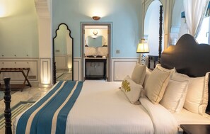 Luksus-suite | 1 soveværelse, pengeskab på værelset, strygejern/strygebræt