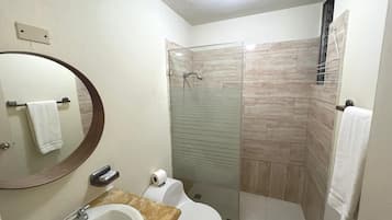 Apartment, 1 Bedroom, Smoking, City View | Bathroom